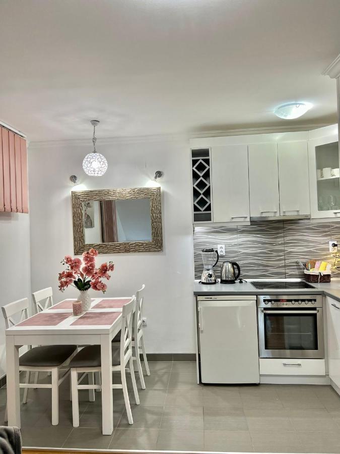 Prestige Apartment 3 Novi Sad Esterno foto